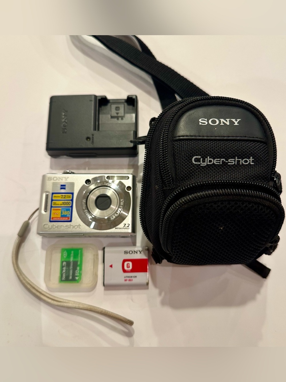 Sony Cyber-Shot DSC-W35 Silver 7.2MP digital compact camera LIKE NEW Bundle